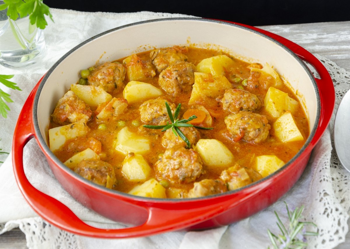 Guiso de Albondigas con Patatas